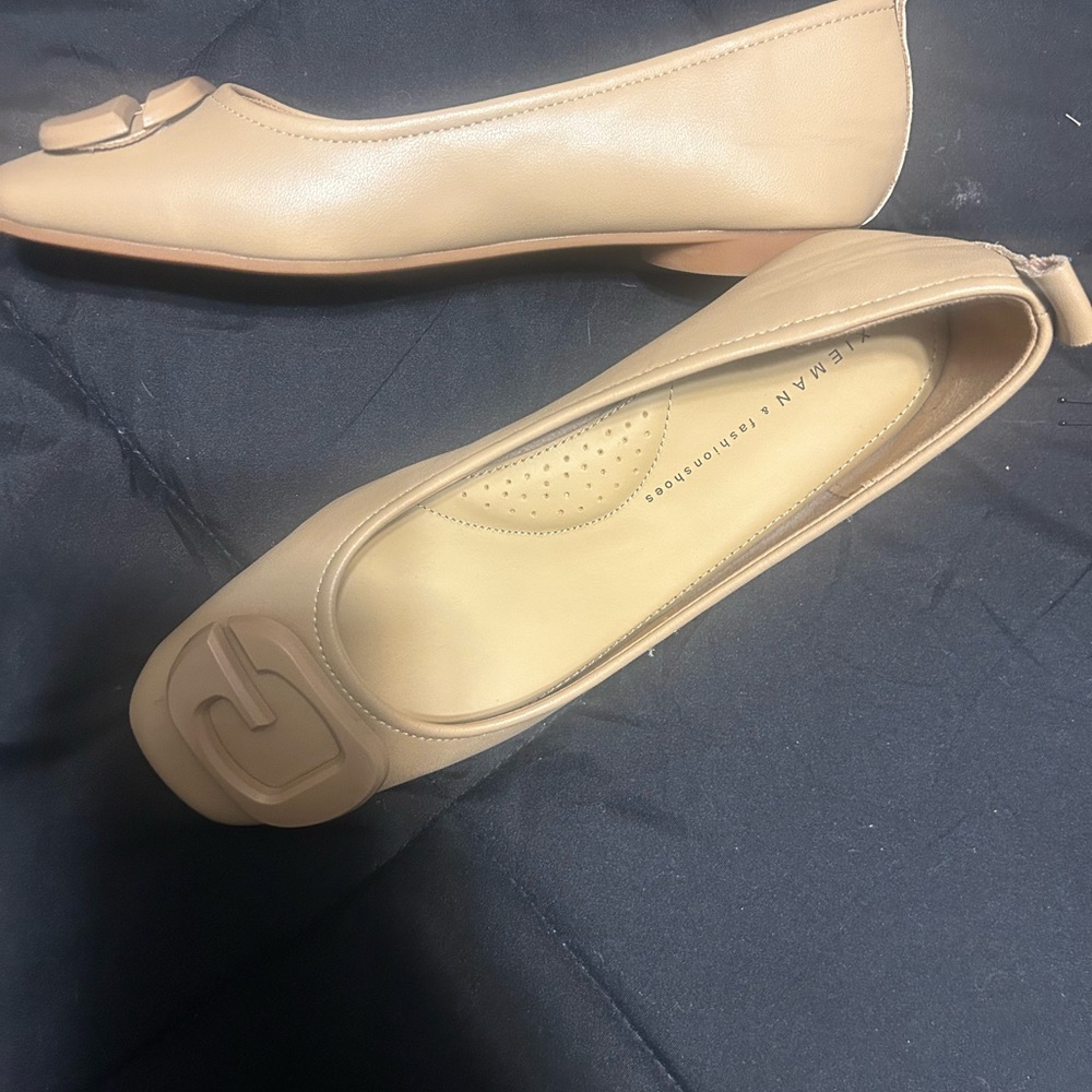Flats - Picture 2 of 3